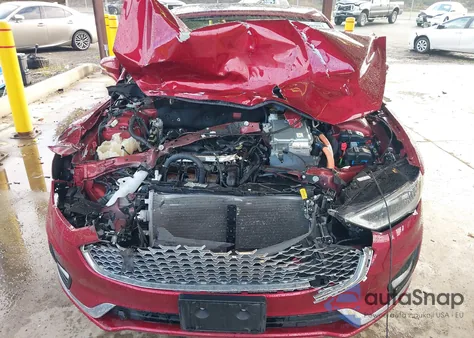 2019 Ford Fusion Hybrid Titanium z USA, uszkodzony, nr VIN 3FA6P0RU0KR227337